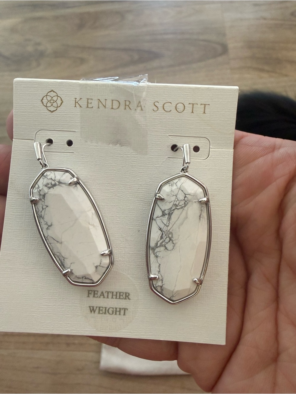 NEW Kendra Scott earrings - Picture 2 of 3